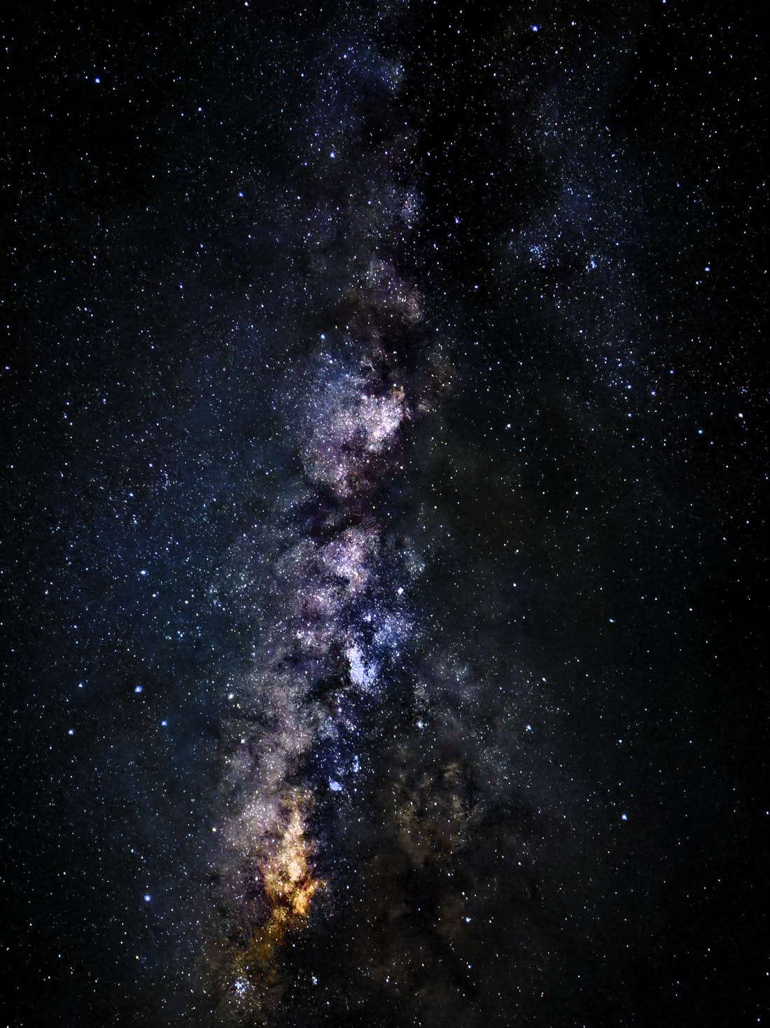 The same Milky Way after stacking and processing: rich colour, a bright galactic core and a smooth, dark sky.